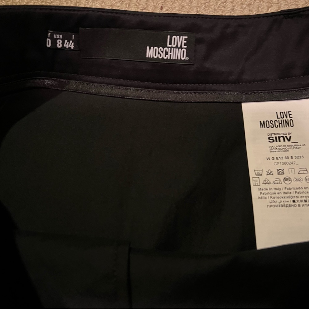 Moschino Love Pleated Navy Skirt. Never Worn. - Picture 6 of 6